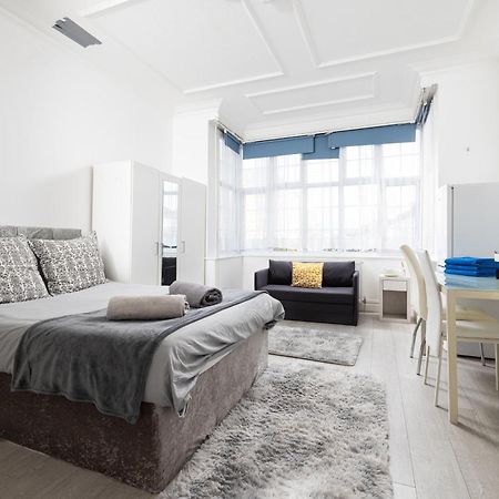 Bright Studio On Golders Green Road Лондон Экстерьер фото