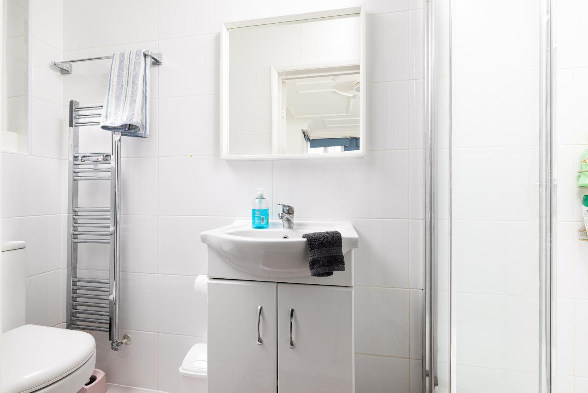Bright Studio On Golders Green Road Лондон Экстерьер фото